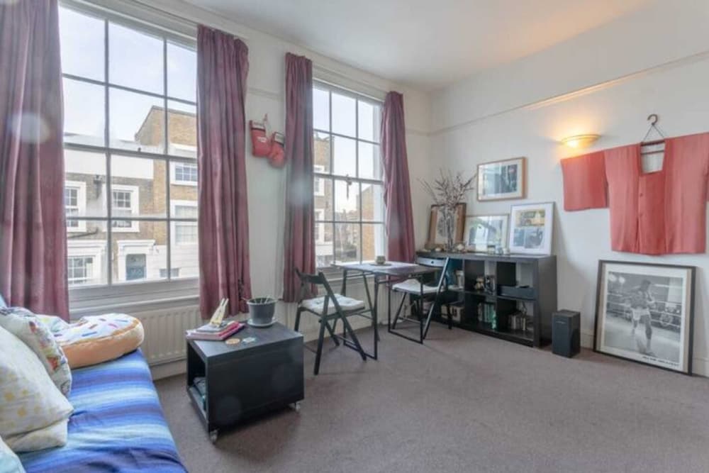 Фото Lovely Victorian Flat for 6 in Stoke Newington