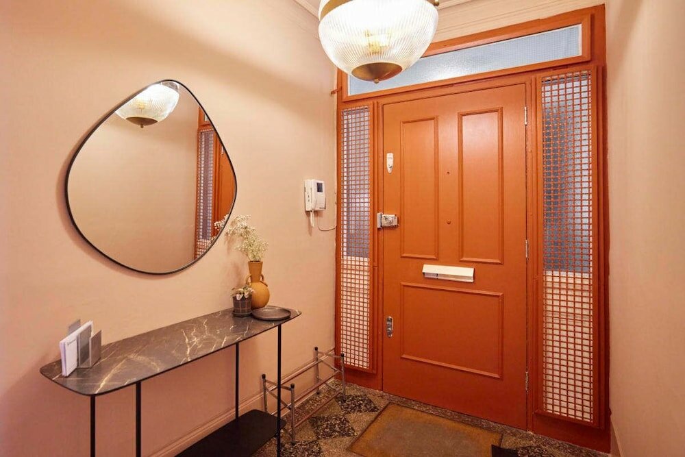 Фото The Hyde Park Mansion Place - Lovely 3bdr Flat