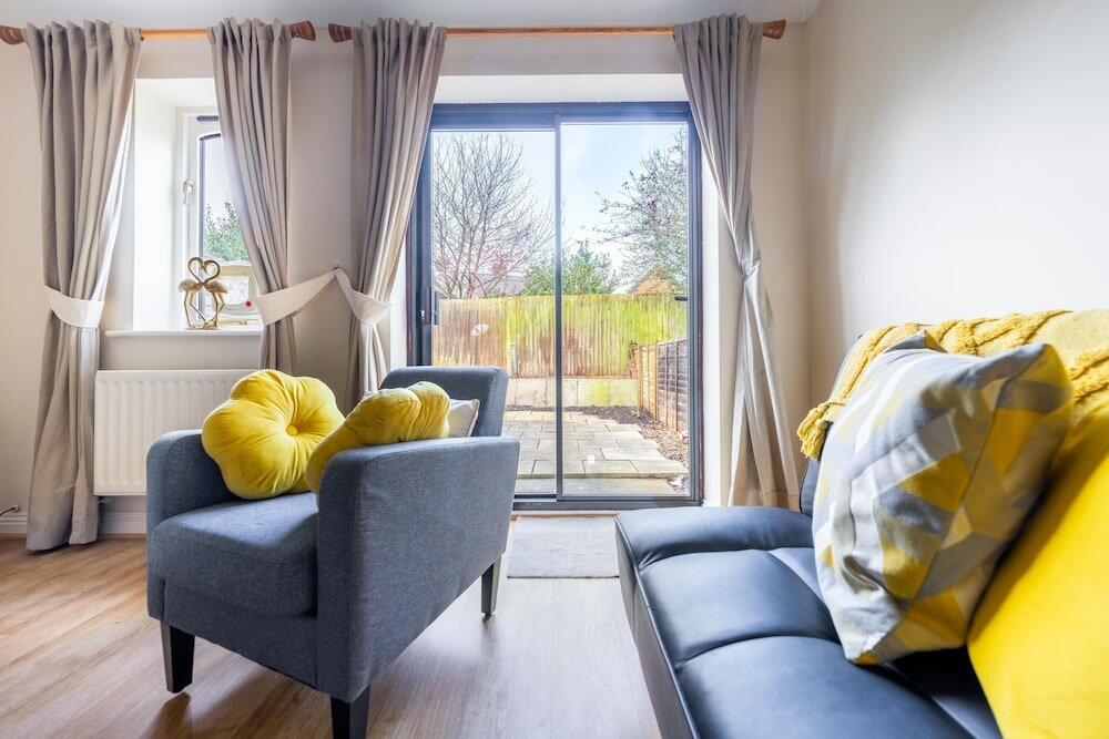 Фото Pierocks Wickets Luxury Entire House, Free Parking and Wi-fi in Maidenhead