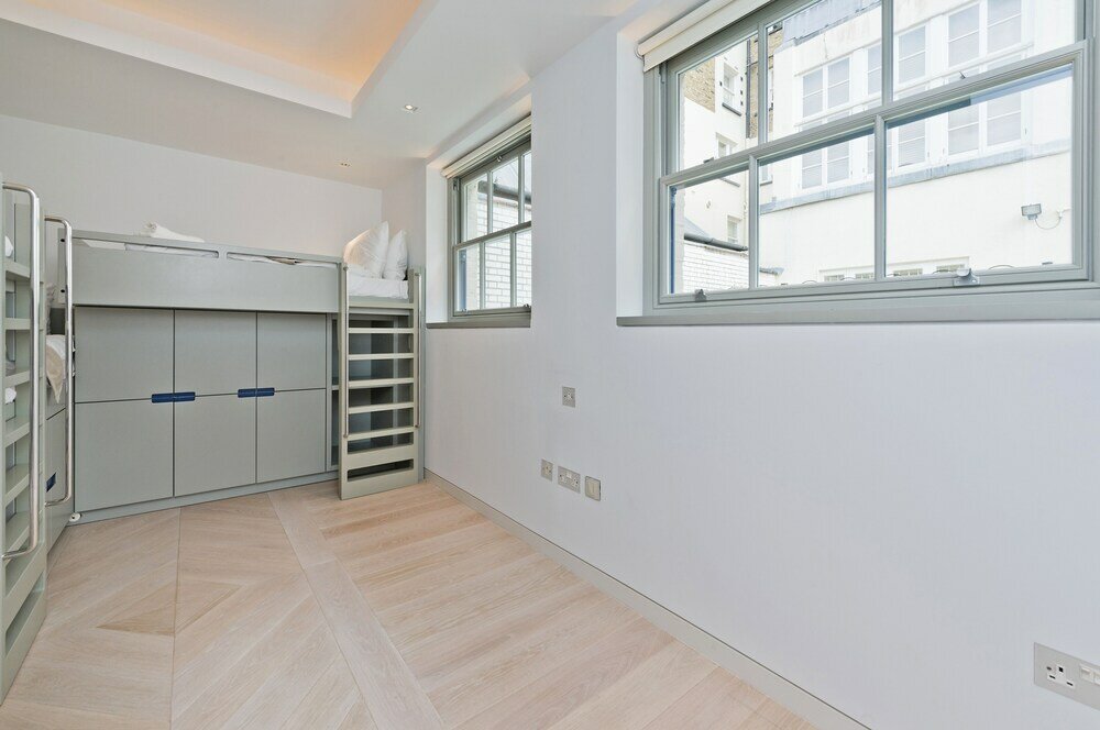 Фото Amazing South Kensington Mews House by Underthedoormat