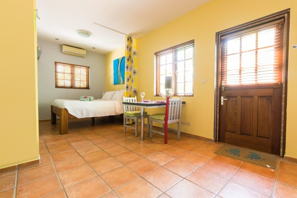 Фото Little Jungle Apartments Aruba