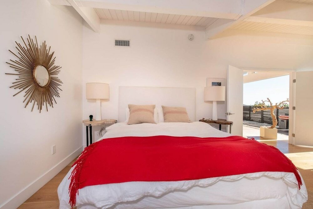 Фото Beautifully Designed Palos Verdes Villa w Private Beach and Stunning Views