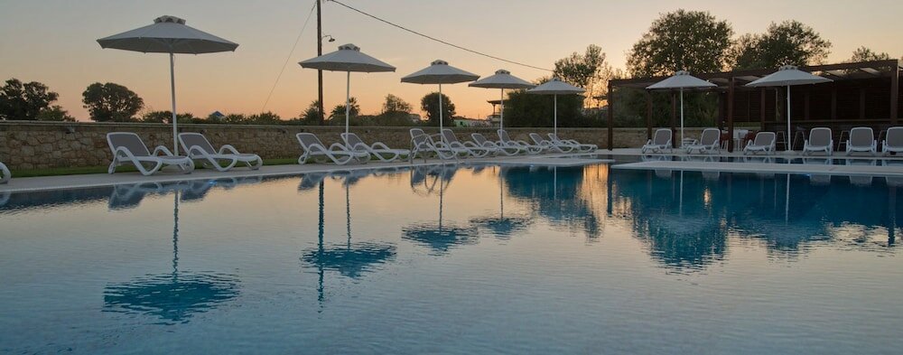 Фото Niriides Luxury Villas