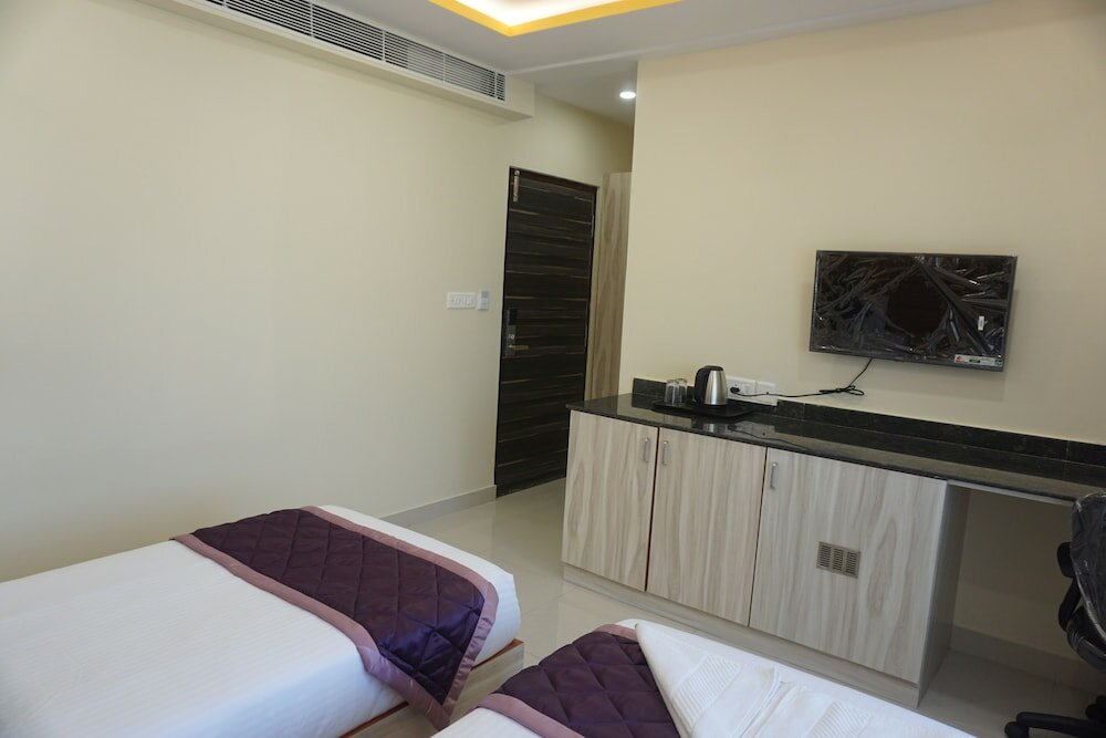 Фото Zenith Hotels Hebbal Bangalore