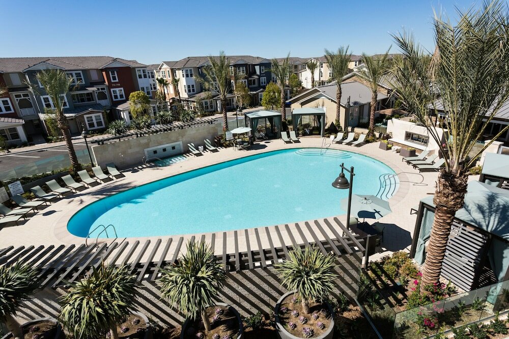 Фото Avalon Baker Ranch