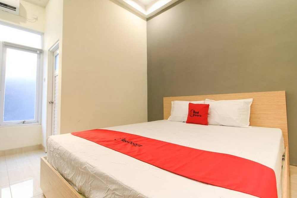 Фото RedDoorz near Klaten Train Station