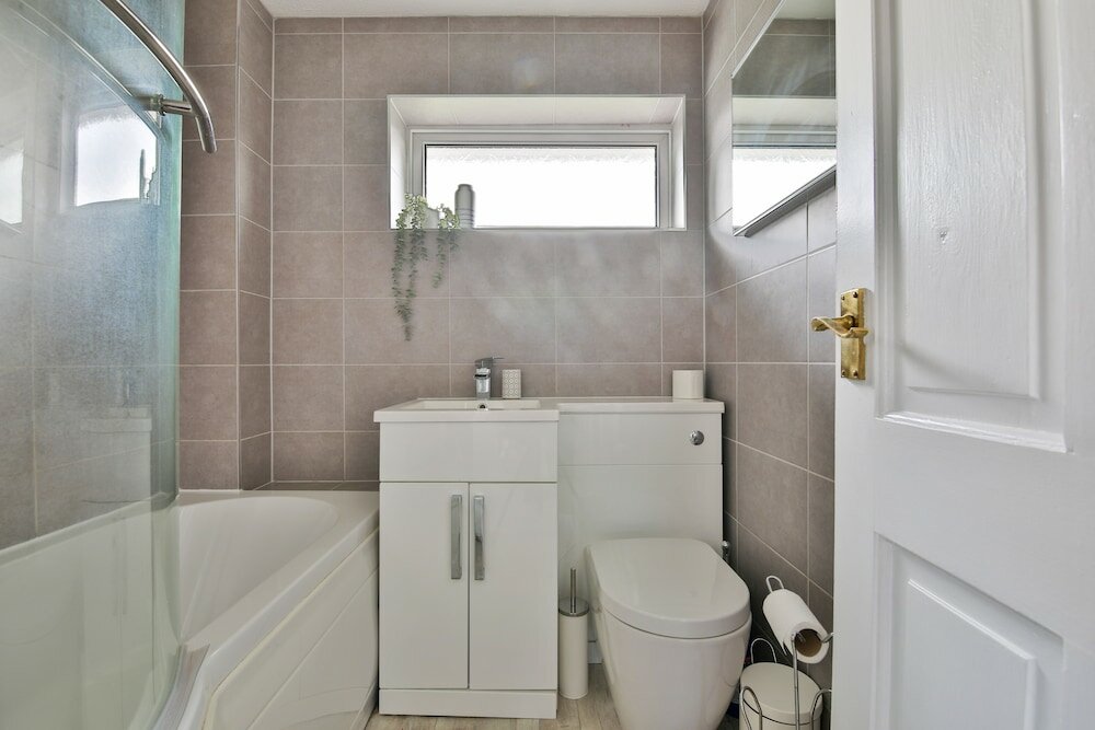 Фото Spacious 3 Bedroom House in Barry