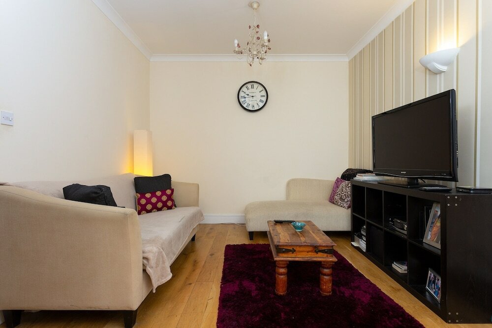 Фото Comfortable Flat Near Liverpool Street With 2 Bedrooms