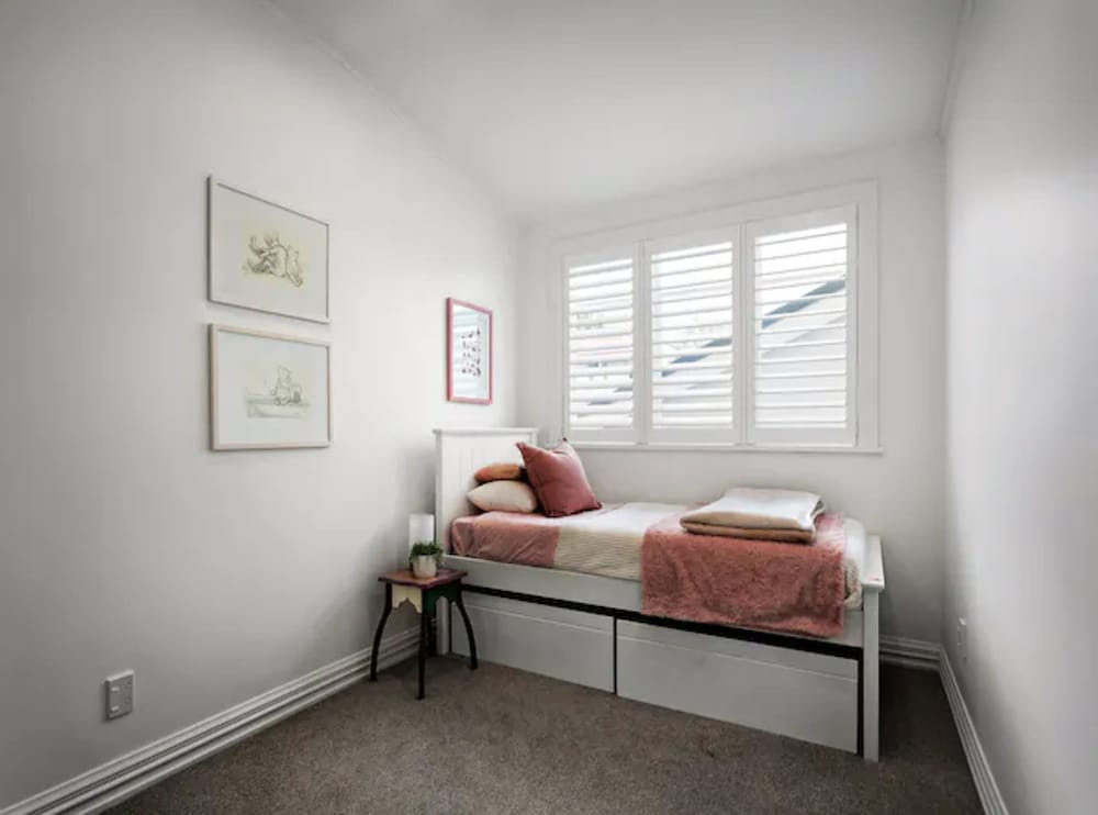 Фото Three-Bedroom Grey Lyn Villa