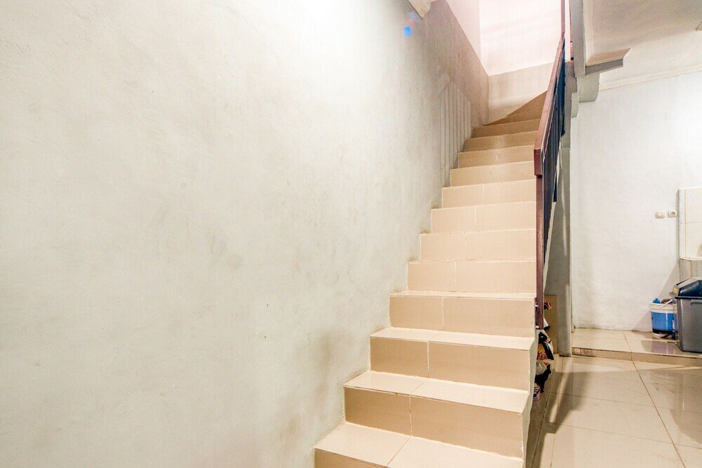 Фото RedDoorz near Graha Cijantung Mall