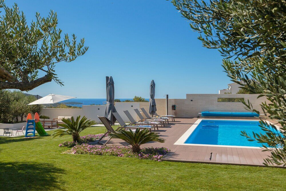 Фото Luxury Villa Cinderella with Swimming Pool