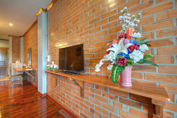 Фото Saengpanya Home Boutique Hotel