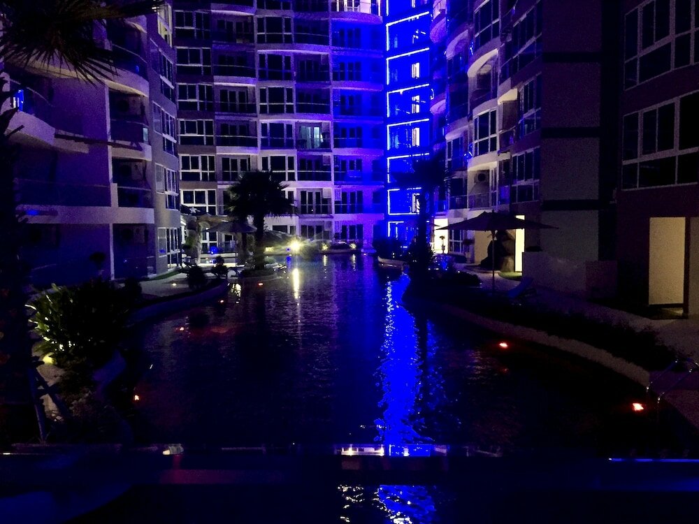 Фото Luxury Apartments in Grand Avenue