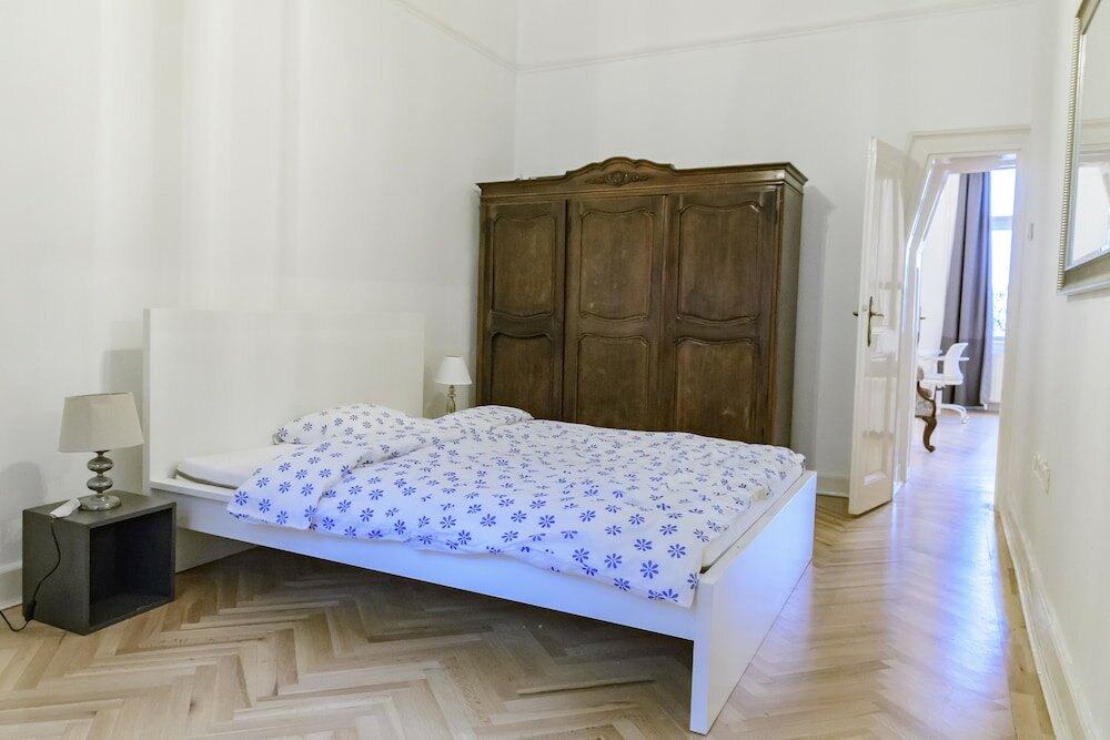 Фото Pelicanstay in Buda Historical District