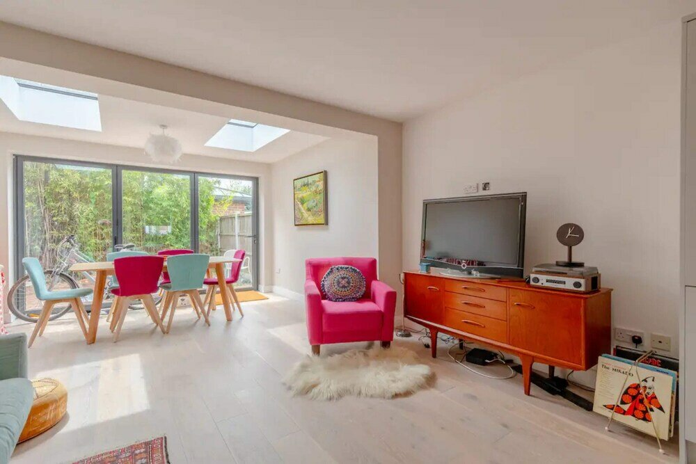 Фото Bright and Inviting 2bd House - Bethnal Green