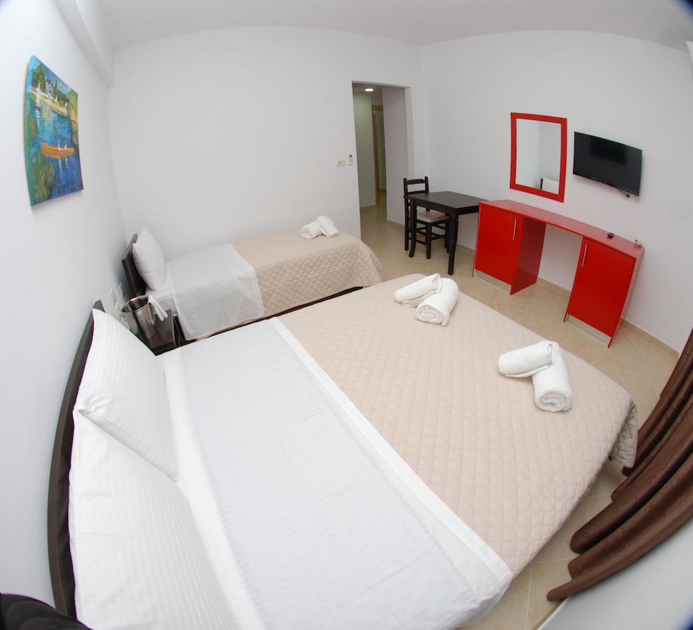 Фото Atlantis Hotel & Apartments