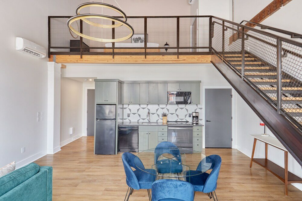 Фото Sonder Antiques Warehouse