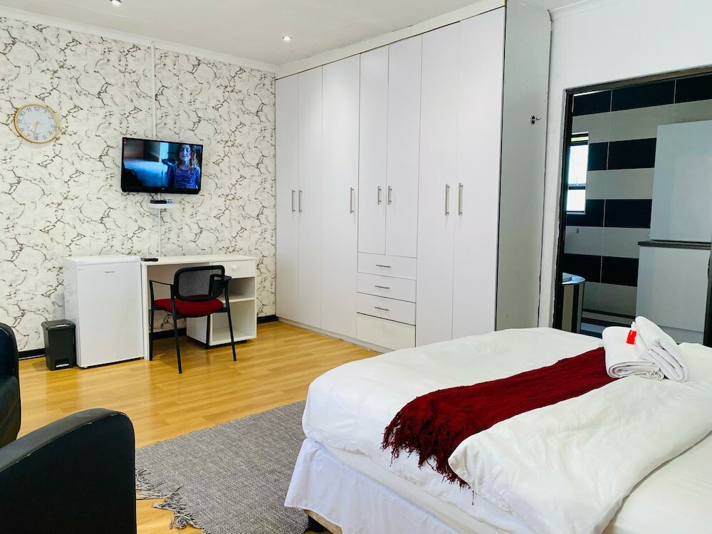 Фото Airport Royal Guest House