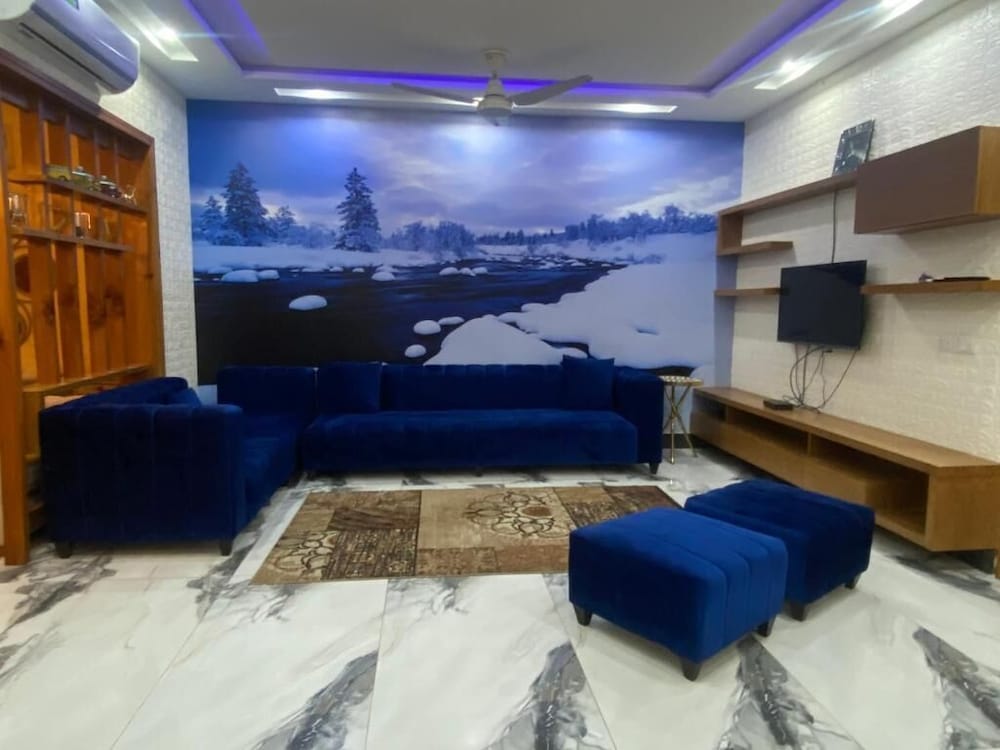 Фото Burj Al Bahria Town Luxury Suites