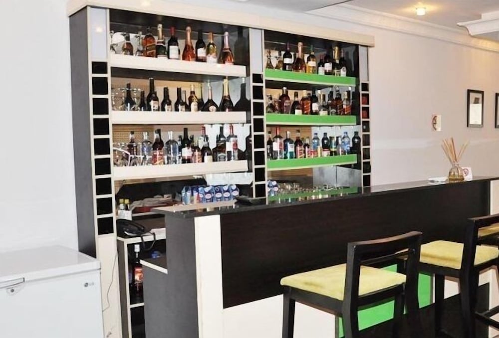 Фото Wood Peckers Hotel