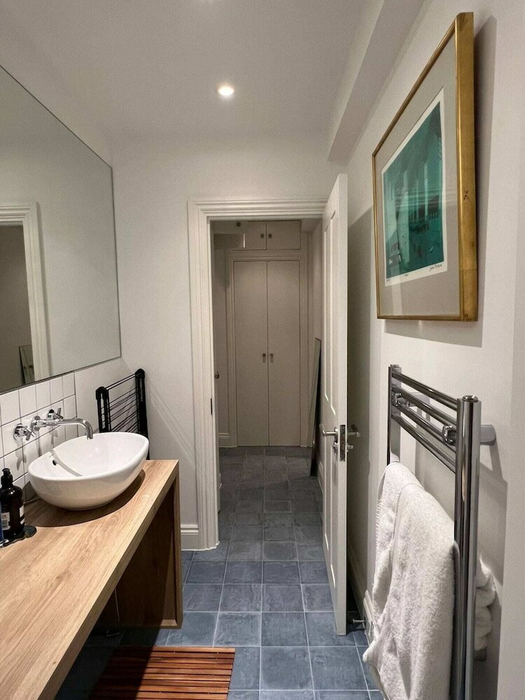 Фото Spacious and Bright 1 Bedroom Flat in Notting Hill