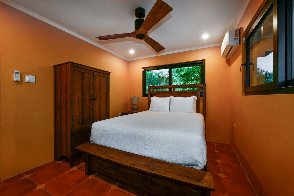 Фото Newly Renovated! Polynesian Themed in Noord!