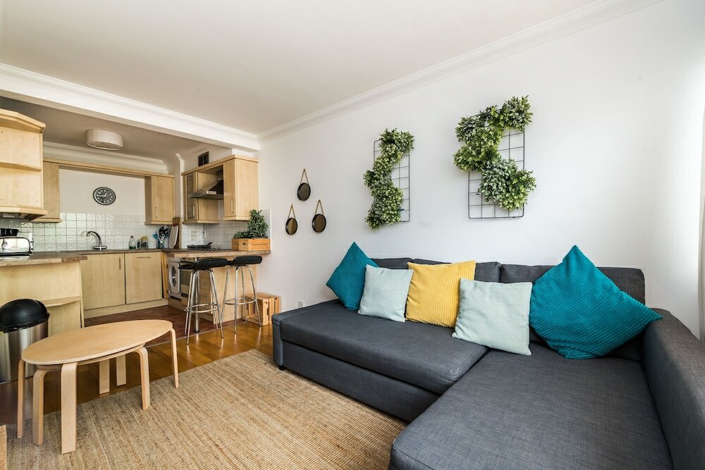 Фото King Regents Place by Allô Housing