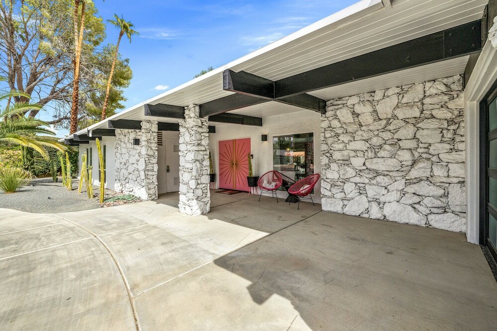 Фото The Blush & Beverly