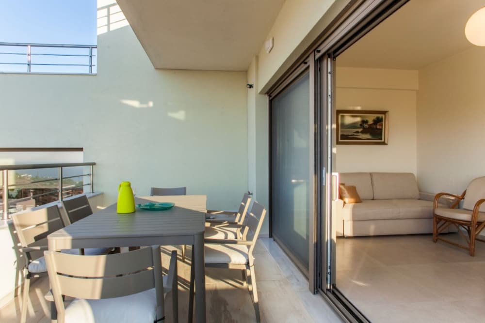 Фото Luxurious Rikas Villa