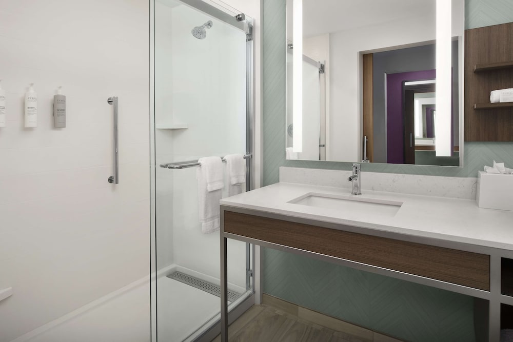 Фото Hilton Garden Inn Pensacola Downtown