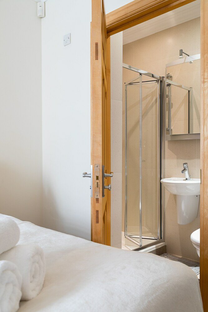 Фото Luxury 5-bedroom Villa With Parking and Ac