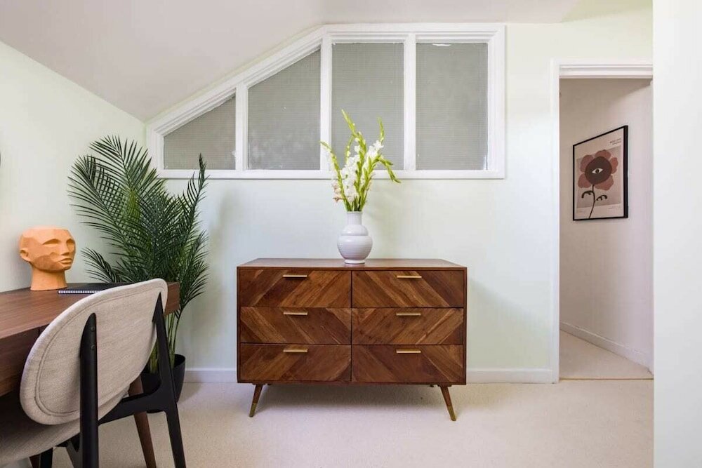 Фото The Shadwell Secret - Contemporary 4bdr House