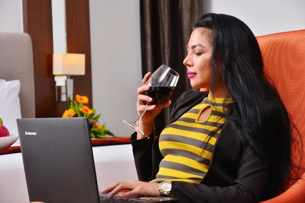 Фото Metro Hotel