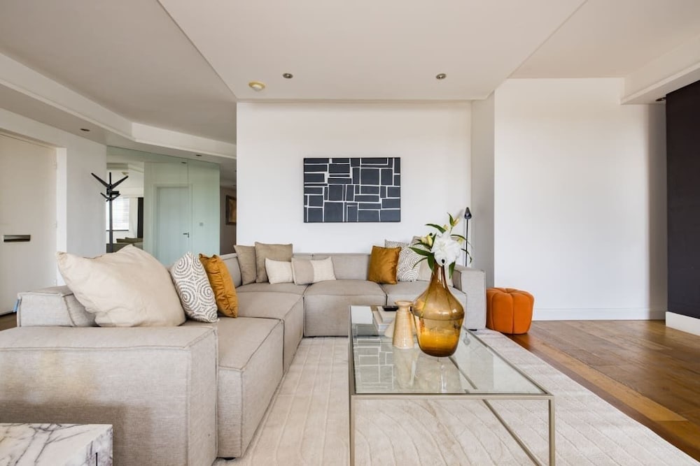Фото The River Thames View - Stunning 2bdr Flat With Study Room + Balcony