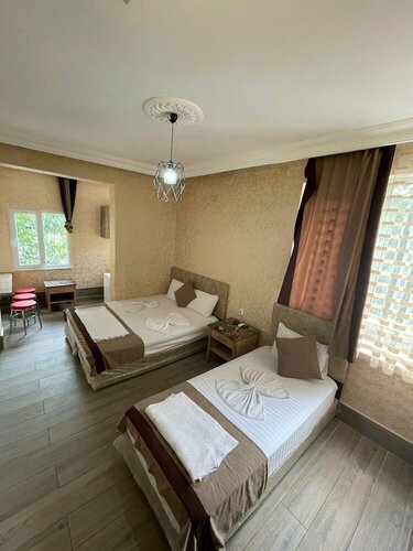 Гостиница Özgür Hotel Işıklar в Муратпаше