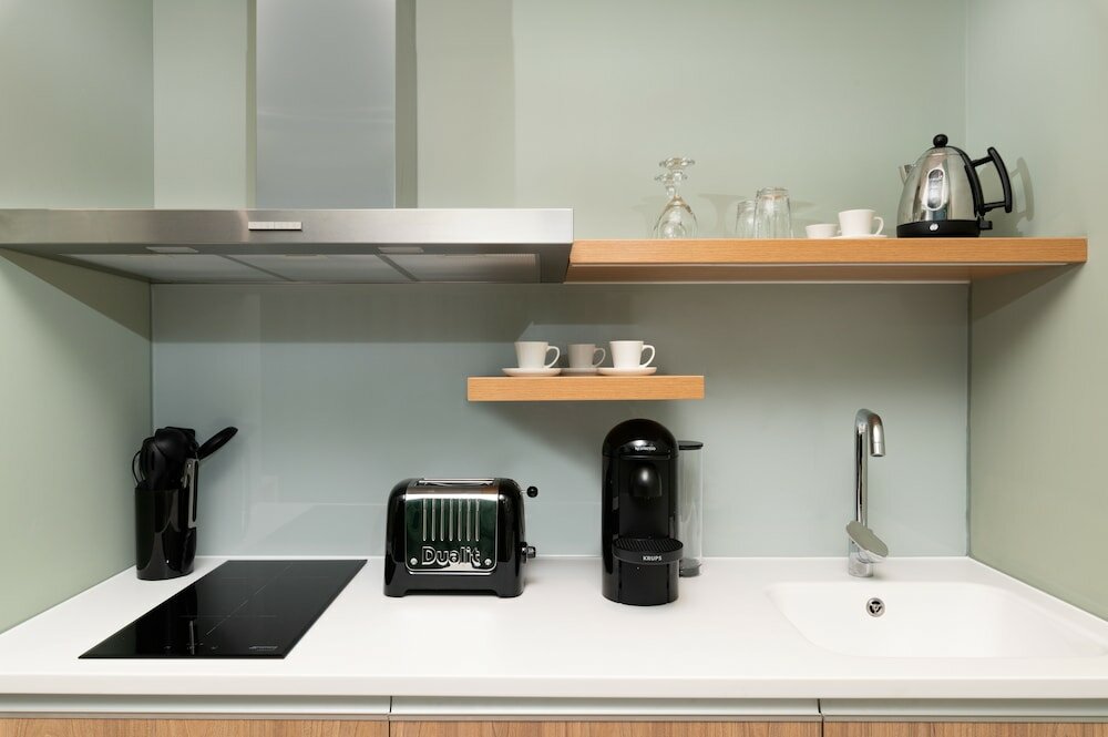 Фото The Lincoln Suites