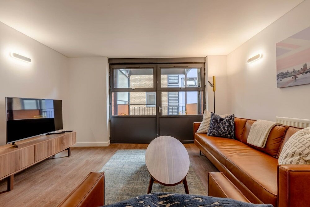Фото Modern And Spacious 2 Bedroom in Central London