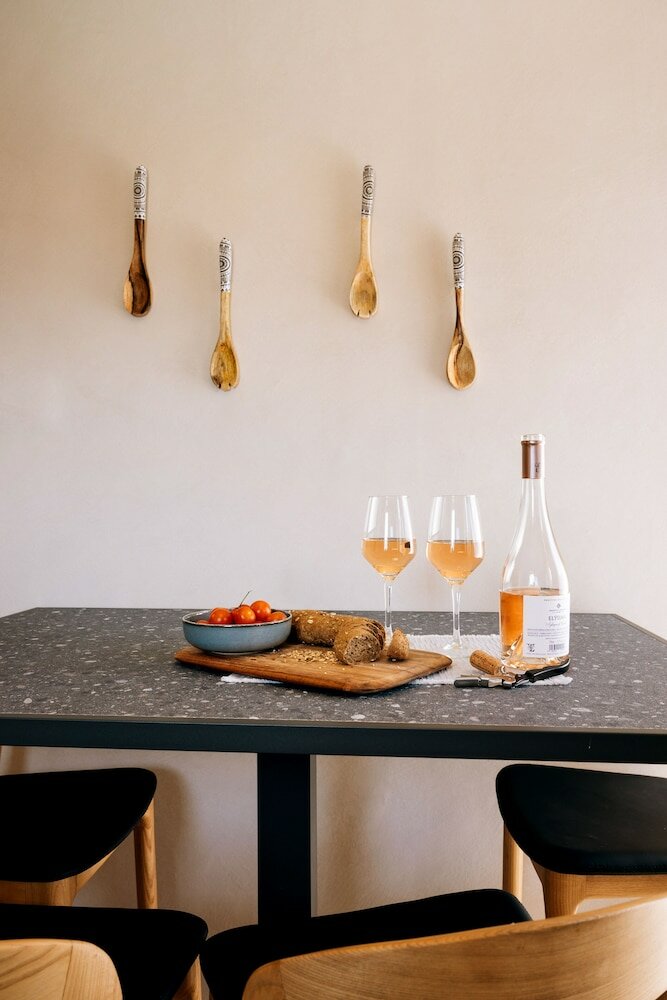 Фото Mirthea Suites