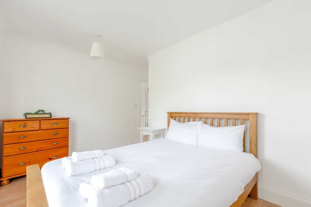 Фото Bright & Spacious 5bd House - Peckham