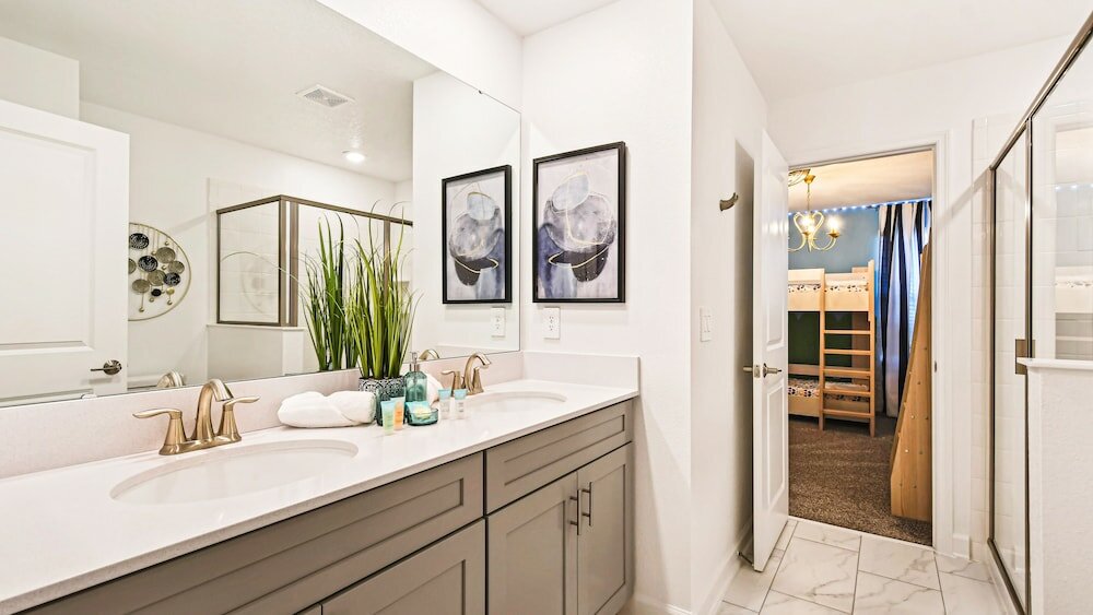 Фото Storey Lake Fantastic Star Wars Villa With Lakeview 2913