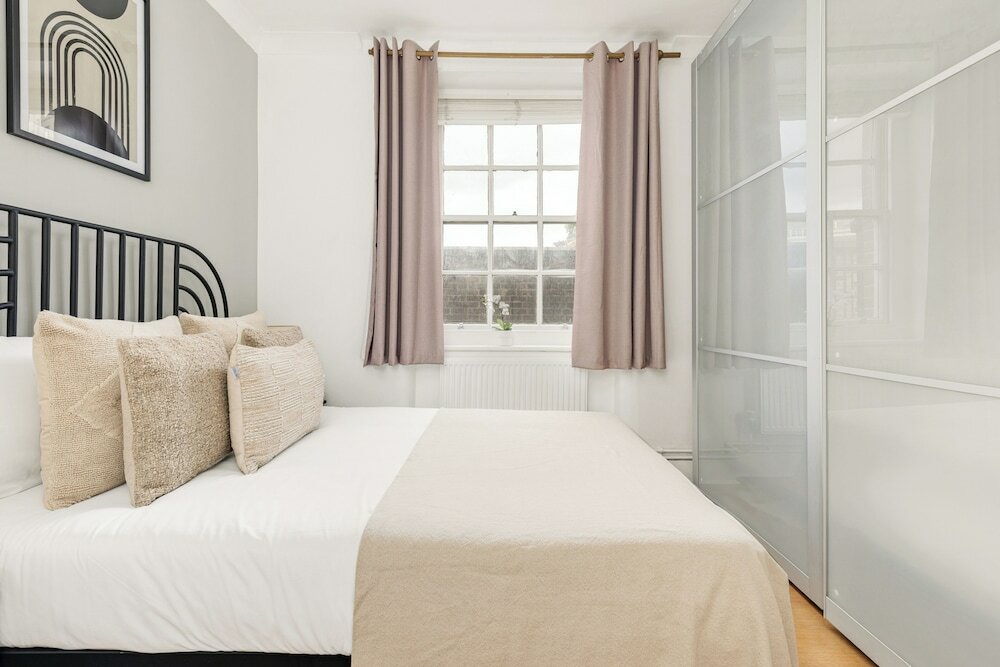 Фото The Bow Road Collection