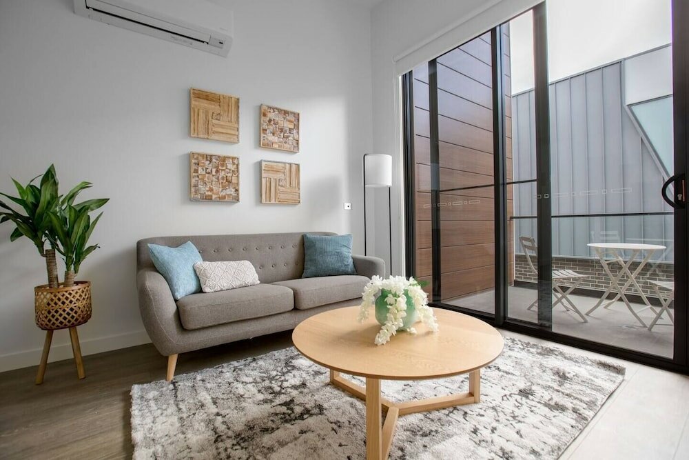 Фото Elegant Stylish Living@mooneeponds Wifi/parking