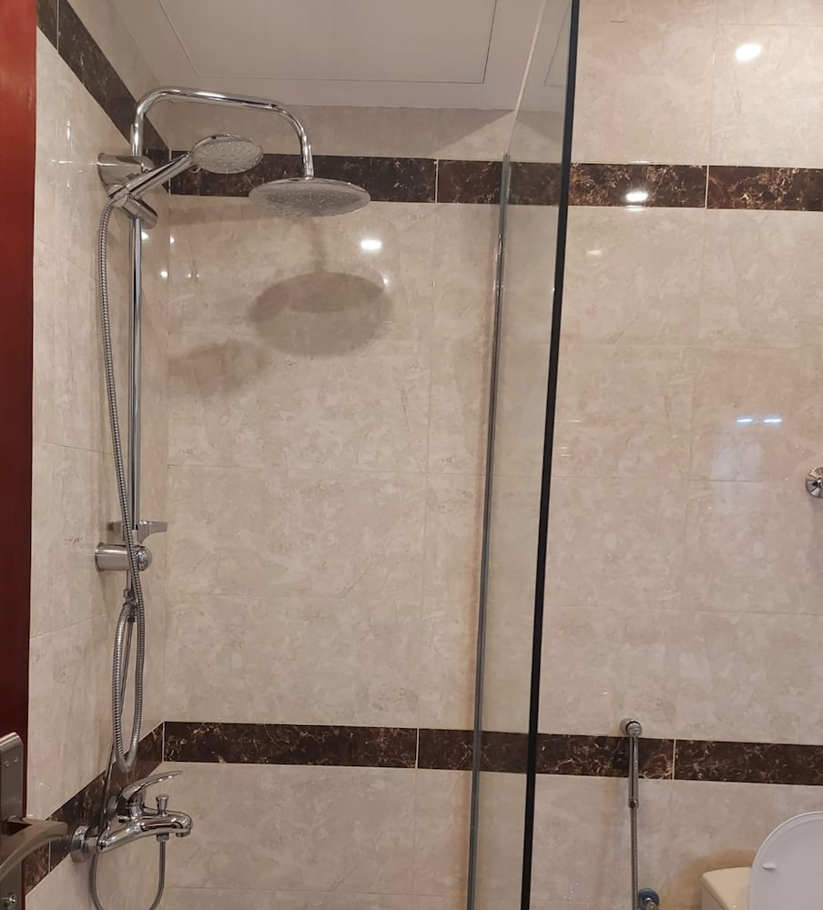 Фото Oyo 617 Rose Plaza Hotel