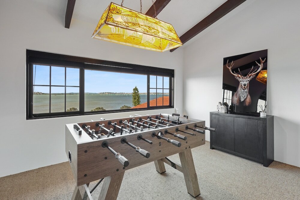 Фото Magnificent Beachfront Mansion - Pool