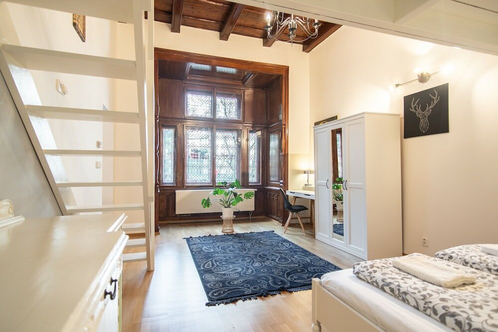 Фото Lovely Apartment on Mala Strana just 10 mins walk to scenic places