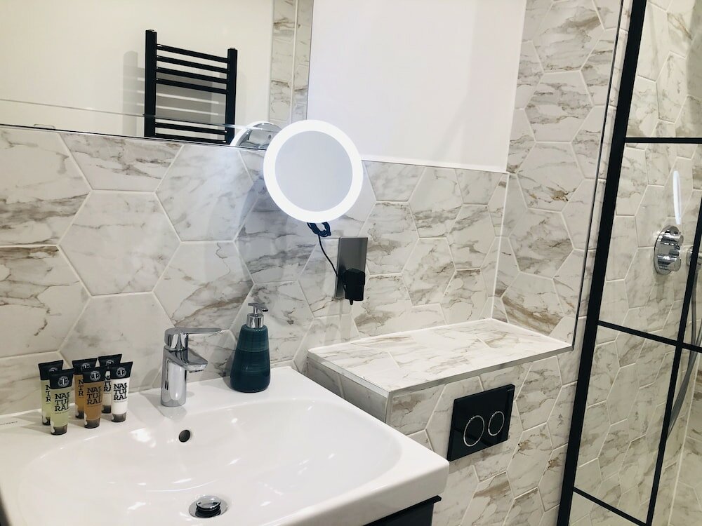 Фото Perfect Holiday Escape - 1 and 2 Bedroom Deluxe Apartments at Liverpool Street