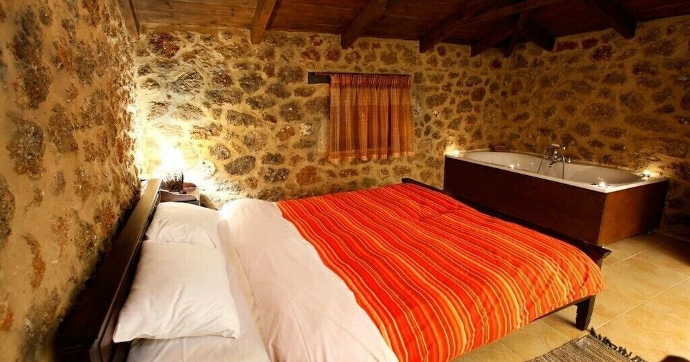 Фото Paliokastro Guesthouse