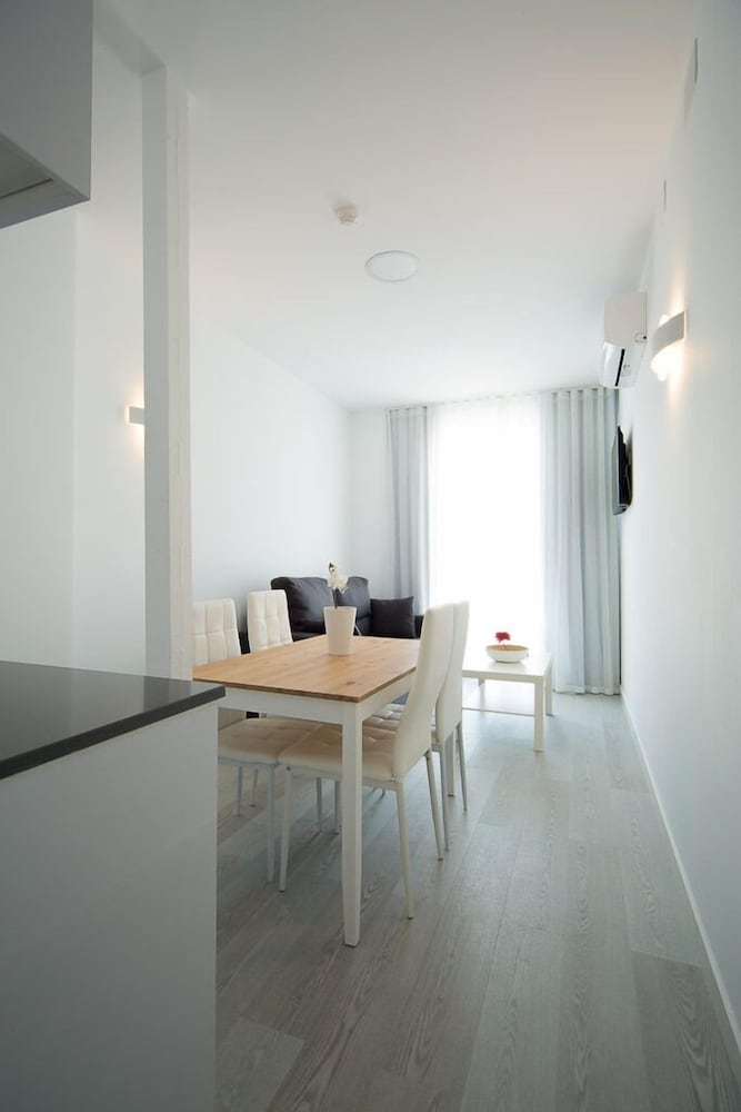 Фото Almar 52 Suites