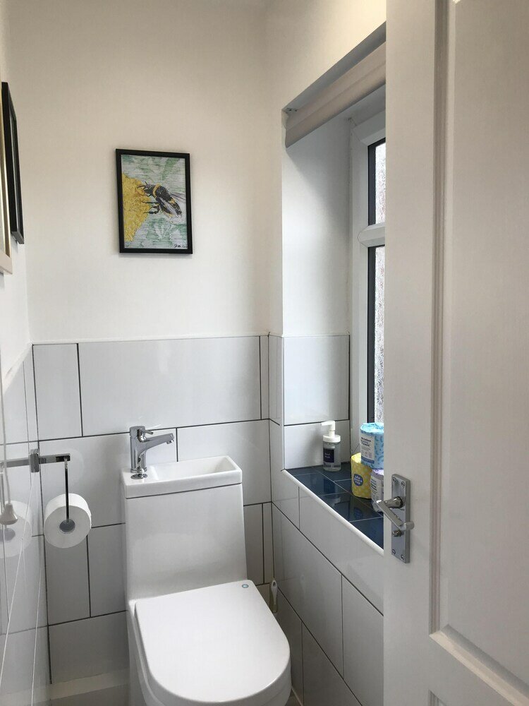 Фото Modern 3-bed House With Parking Bamber Bridge, Preston