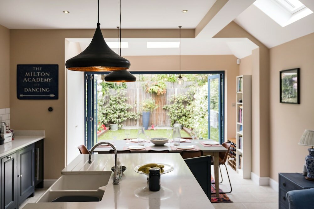 Фото Spectacular Shepherds Bush Home Close to Westfield